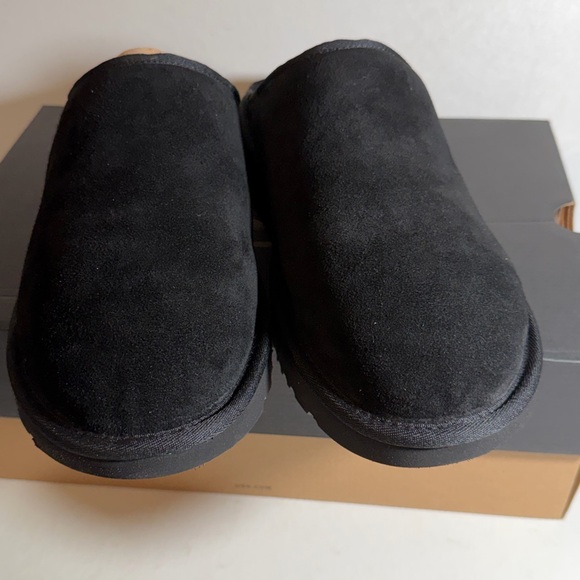 UGG Men\'s Black Slip-On Loafers